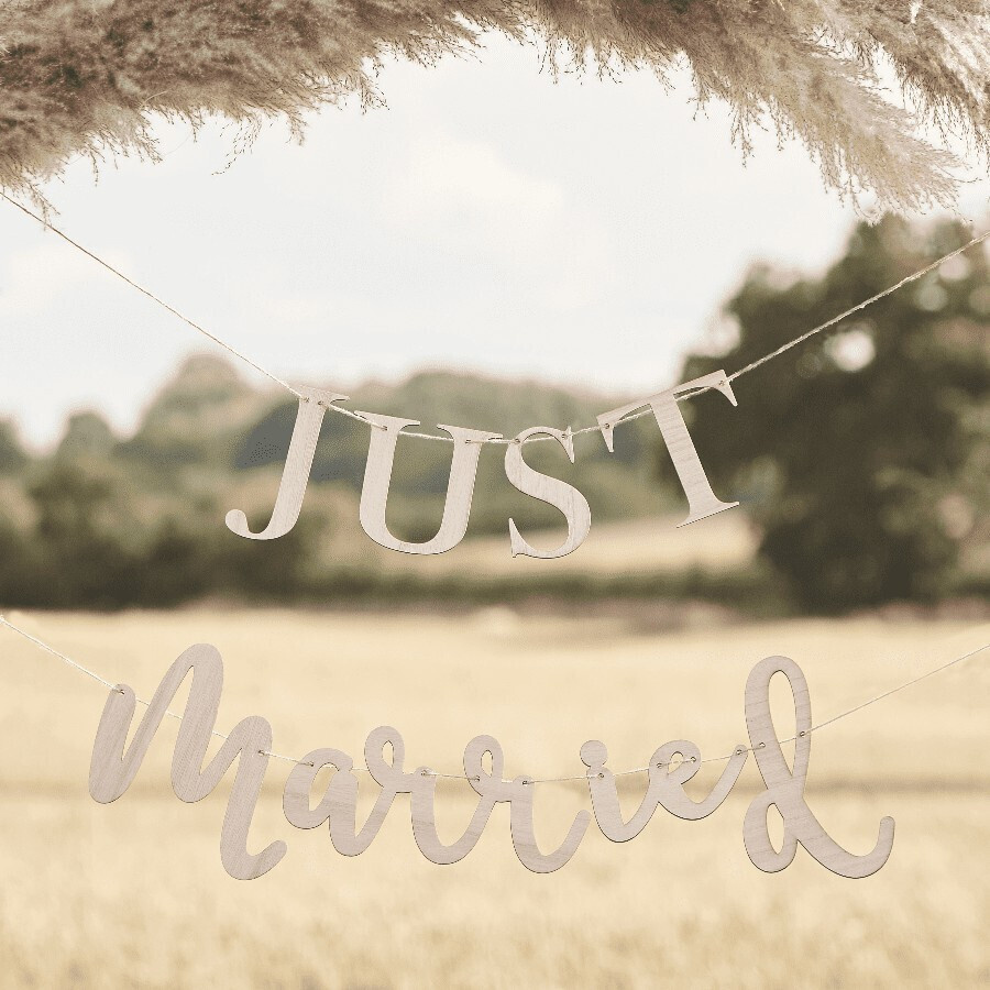 Γιρλάντα Ξύλινη – Just Married 1.5m