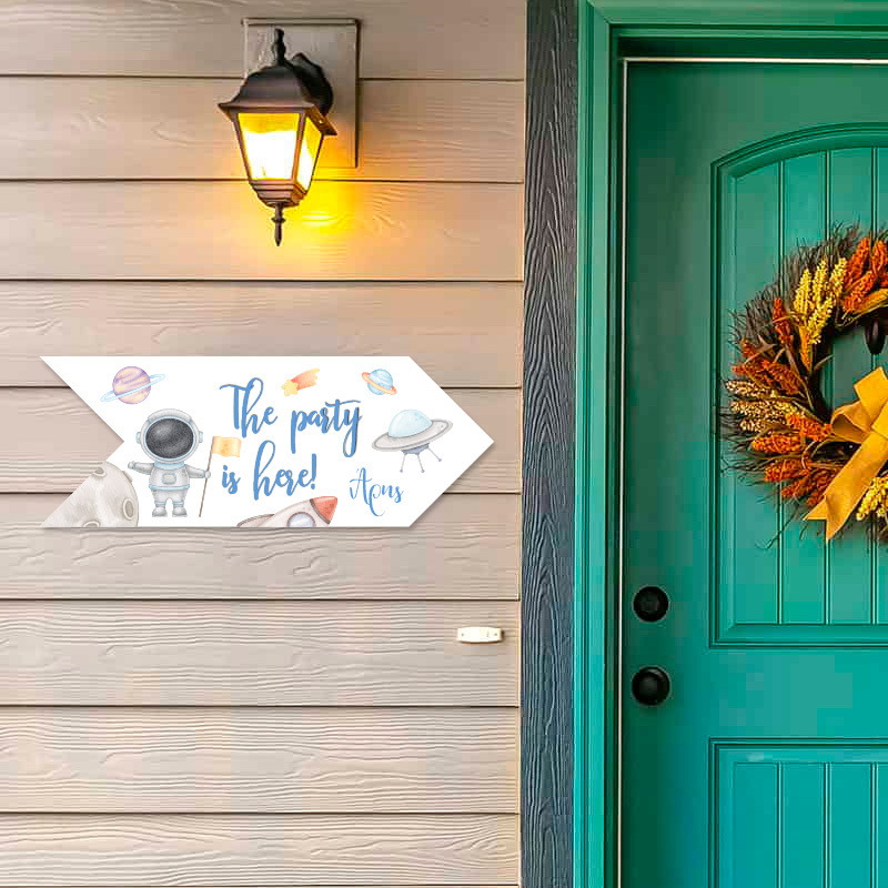 Ξύλινη Πινακίδα Αστροναύτης με όνομα βελάκι/40cm*15cm