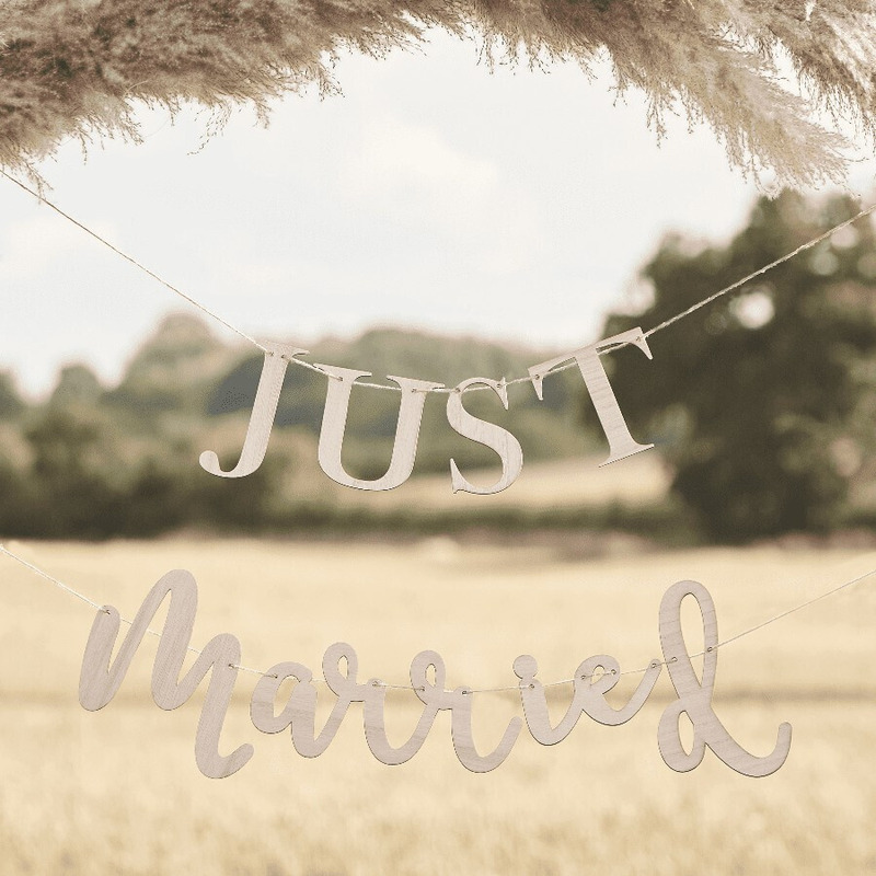 Γιρλάντα Ξύλινη – Just Married 1.5m